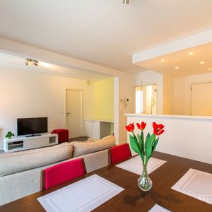 Appartement te huur in Elsene voor € 1.350 met 1 slaapkamer - Photo 2