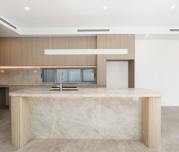 Grand Scale Detached Duplex - Photo 3