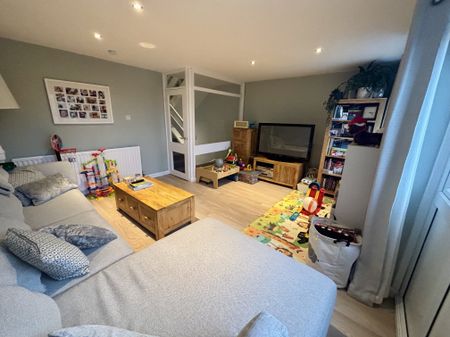 Old Crest Avenue, Redditch - Photo 2