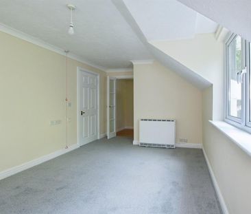 1 bedroom retirement property to rent - Photo 2