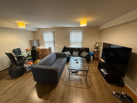 1 Bed Flat, Kings Road, RG1 - Photo 3