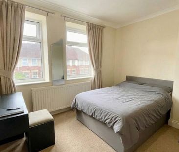 Giles Avenue, York - Photo 5