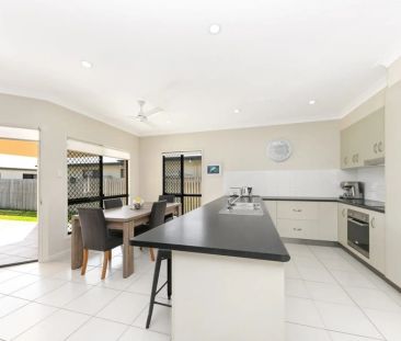 BEAUTY IN BURDELL - Photo 6