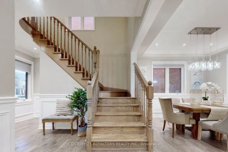 Detached Home For Lease | W9031533 - Photo 2