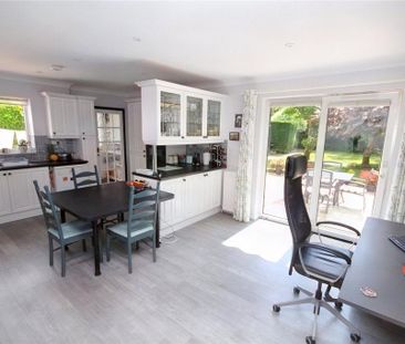 4 bedroom detached house to rent - Photo 2