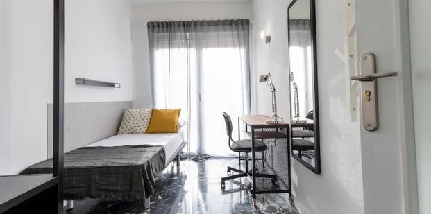 Calle Periodista Azzati, Valencia, Valencian Community 46002 - Photo 1