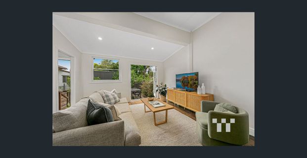 Renovated Three Bedroom Cottage - Photo 1