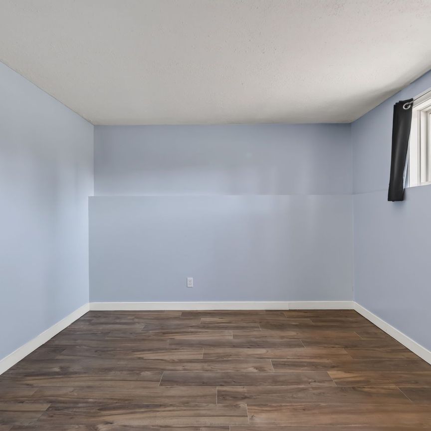 For Lease - 29 Woodvale Green Drive Unit# B, South of Baseline to Knoxdale, Ontario - Photo 1