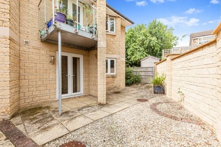 Shirley Heights, Witney - Photo 5