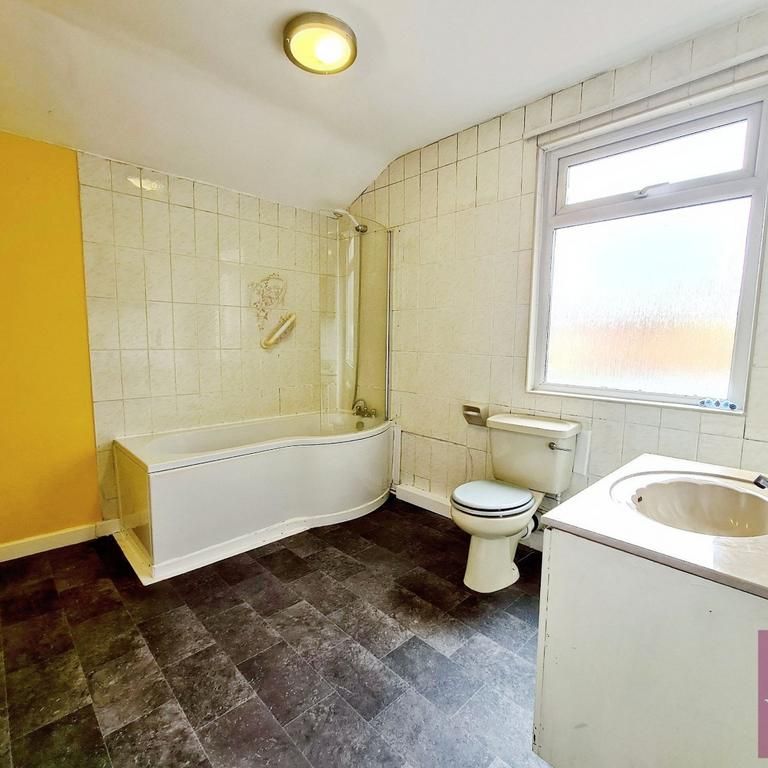 2 bedroom end of terrace house to rent - Photo 1