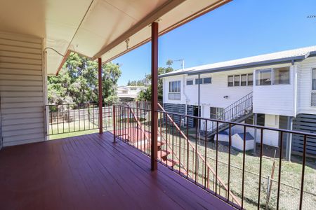 FULLY AIR-CONDITIONED COMFORT AT 28 WATTLE STREET! - Photo 2