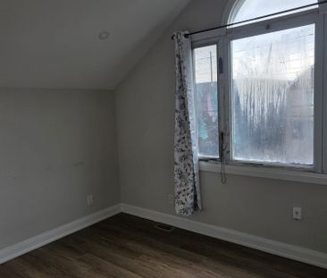 For Lease - 110 BEACH Road, Hamilton, Ontario - Photo 2