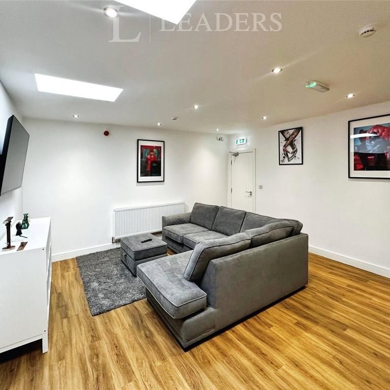 1 bedroom in a house share to rent - Photo 1