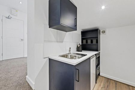 1 bedroom in a house share to rent - Photo 2