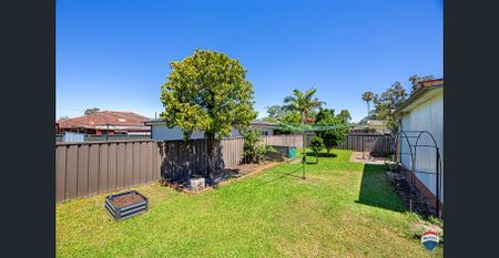 **Charming 3-Bedroom Home with Teenage Retreat - Photo 4