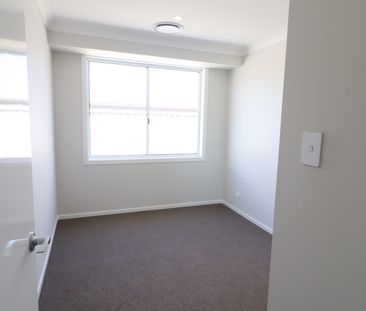 14 Ginkgo Close, Casula NSW 2170 - House For Rent | Domain - Photo 6