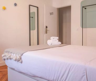 Rooms for rent in 12-bedroom Co-living apartment in Madrid - Photo 5