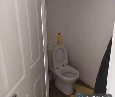 1 bedroom in a house share to rent - Photo 6