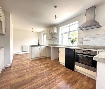 3 bedroom semi-detached house to rent - Photo 5
