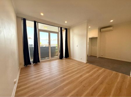 8/2 Mckay Street, Coburg VIC 3058 - Photo 2