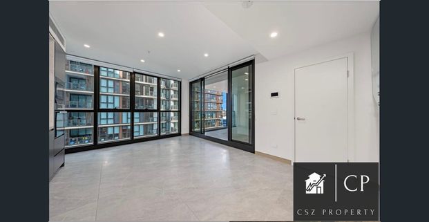 Luxury ''split-level'' Two Bedroom Apartment For Rent - Photo 1