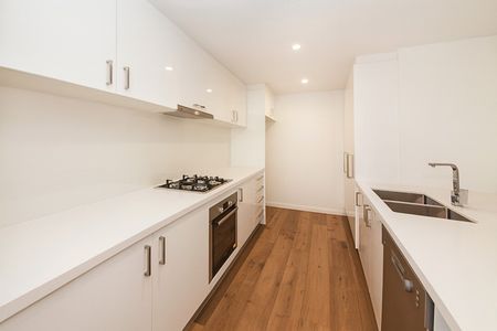 Near new apartment in a great location - Photo 4