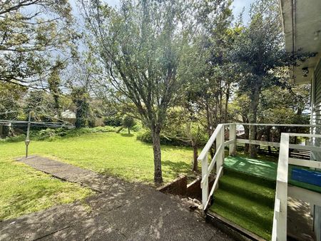 Spacious Family Home - Photo 4