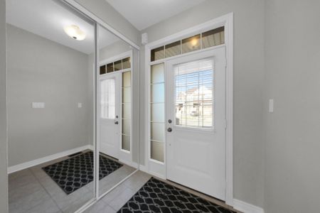 For Lease - 27 Sharpe Crescent, New Tecumseth, Ontario - Photo 2