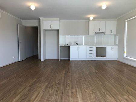 3 Bedroom Family Home in Munno Para West - Photo 5
