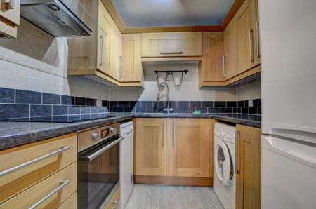 2 bedroom ground floor flat to rent - Photo 5