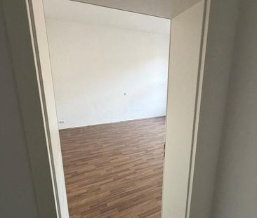 Sanierte 3-Zimmer-Wohnung mit Balkon & Stellplatz – ca. 100 qm – - Foto 4