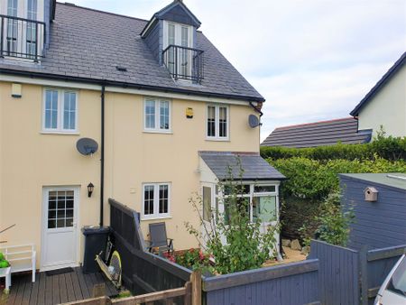 Three bed end of terrace house to rent in Reddicliffe Mews, Okehampton, EX20 - Photo 5