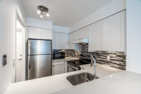 For Lease - 7 Carlton Street Unit# 714, Toronto, Ontario - Photo 2