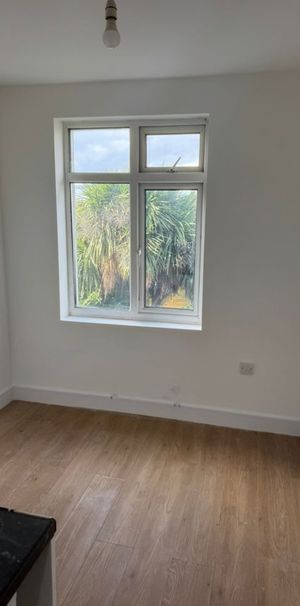 Studio Flat, Waverley Gardens, NW10 - Photo 1