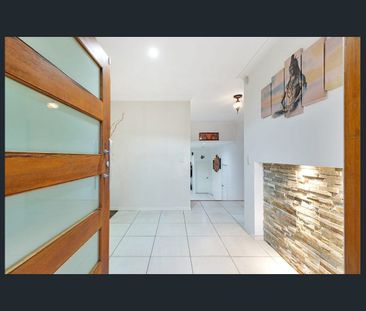 Luxury Family Living with Pool & Dual Street Access - 11 Garawarra ... - Photo 3