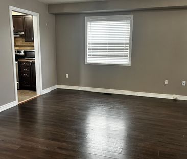 For Lease - 9 Admiral Crescent, Essa, Ontario - Photo 2