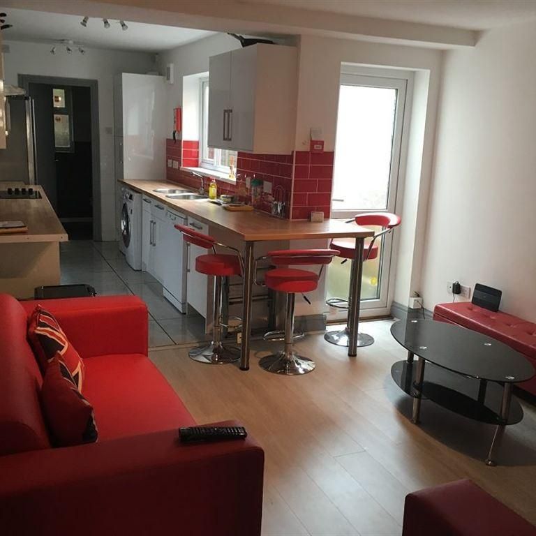 11 FLORENCE BUILDINGS - Photo 1