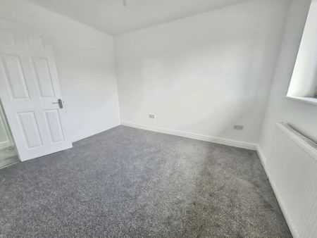 2 bedroom end of terrace house to rent - Photo 2