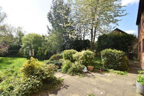 Stoney Lane, Chapelthorpe, WF4 - Photo 1