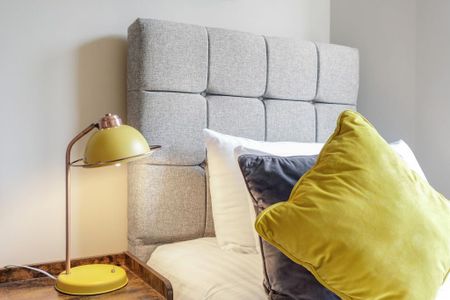 4 bedroom semi-detached house to rent - Photo 5