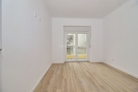 Apartamento T2 para Arrendar - 1200€/mês ou Arrendamento de Quartos a Avaliar - Perto do Palácio de Queluz - Photo 4