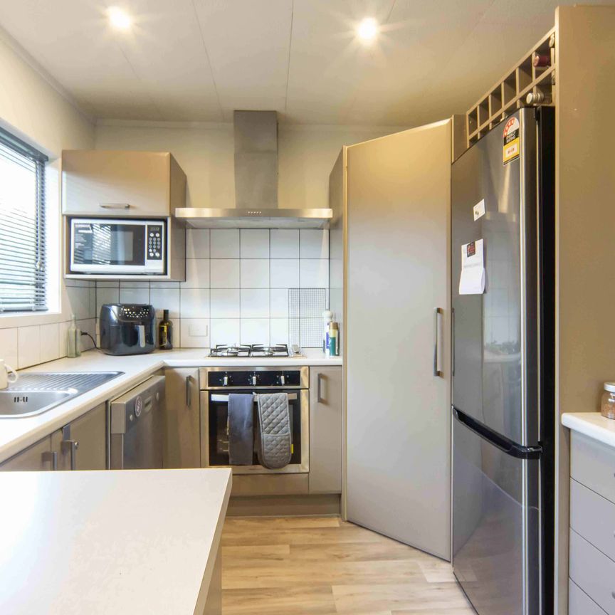 Well-Presented Three Bedroom Home - Photo 1