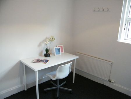 5 bedroom semi-detached house to rent - Photo 5