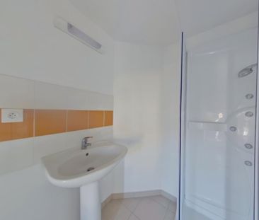 Location Appartement 2 pièces 23m² MONTMORILLON 86500 - Photo 2
