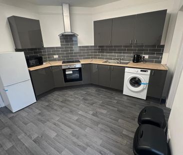 1 bedroom in a house share to rent - Photo 2