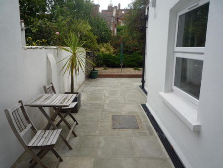 2 bedroom flat to rent - Photo 4