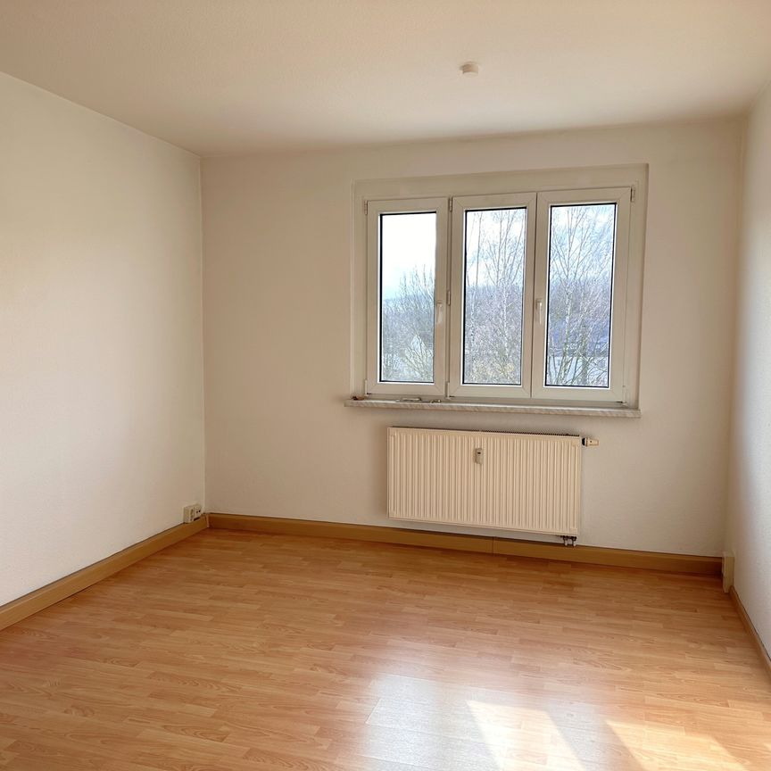 Helle Wohnung mit Balkon und Blick ins Grüne – Einbauküche möglich - Photo 1