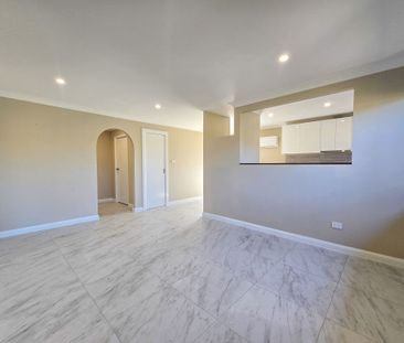 Freshly Updated Villa with Spacious Courtyards in a Quiet Glenfield... - Photo 1