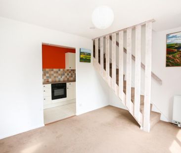 1 bedroom mews to rent - Photo 3