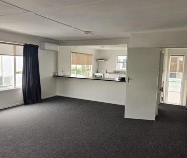 Seaside apartment in Bucklands Beach - Photo 4